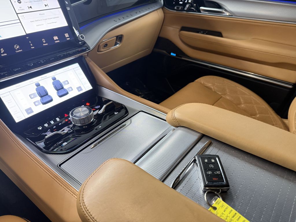 2022 Jeep Grand Cherokee Image 24