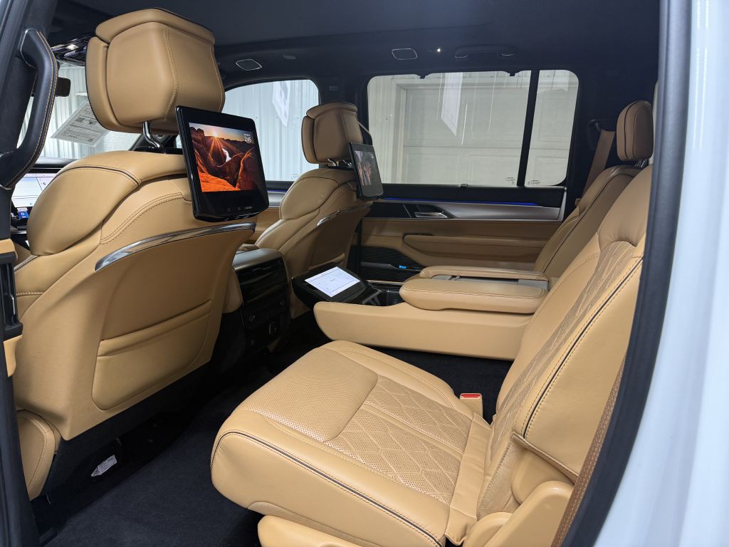 2022 Jeep Grand Cherokee Image 28