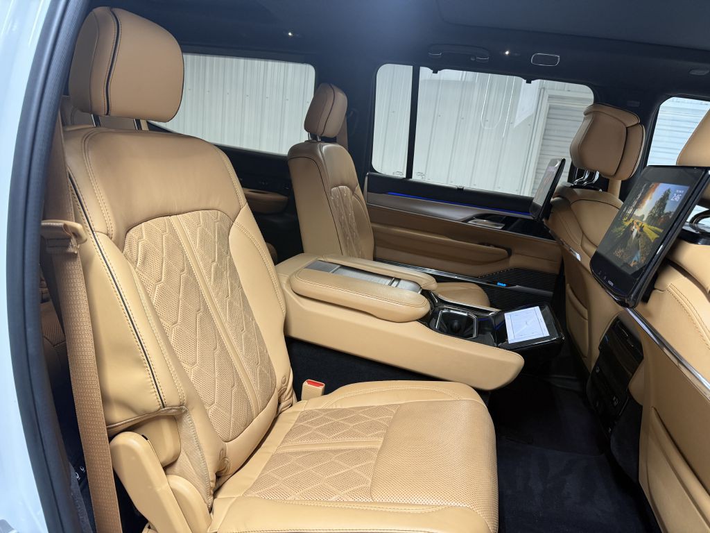 2022 Jeep Grand Cherokee Image 38