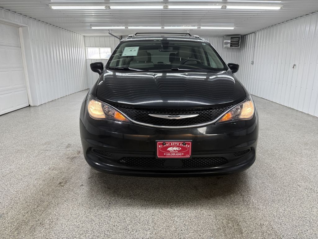 2021 Chrysler Voyager Image 2