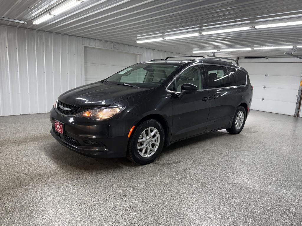 2021 Chrysler Voyager Image 3