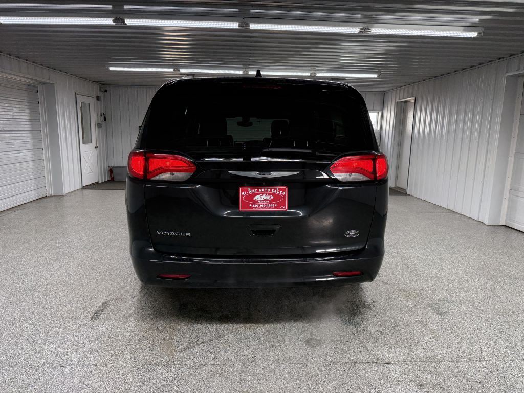 2021 Chrysler Voyager Image 5