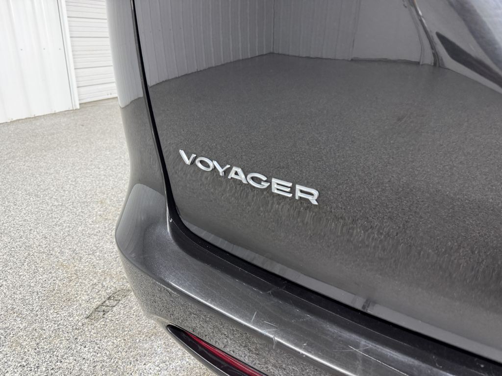 2021 Chrysler Voyager Image 7