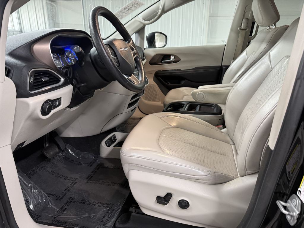 2021 Chrysler Voyager Image 8