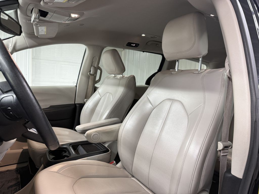 2021 Chrysler Voyager Image 9