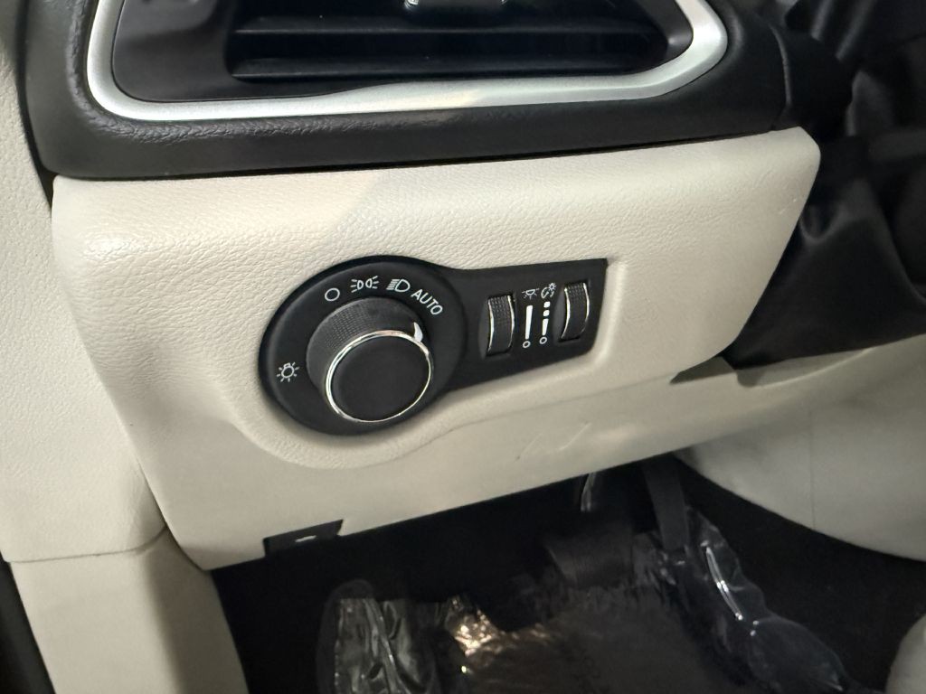 2021 Chrysler Voyager Image 12