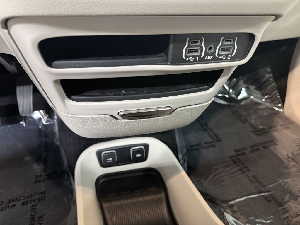 2021 Chrysler Voyager Image 17