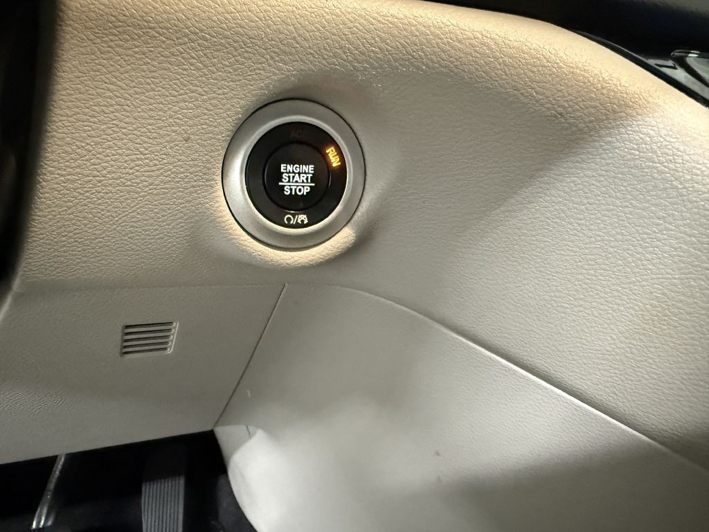 2021 Chrysler Voyager Image 18