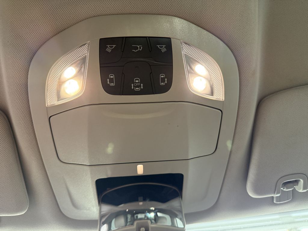 2021 Chrysler Voyager Image 19