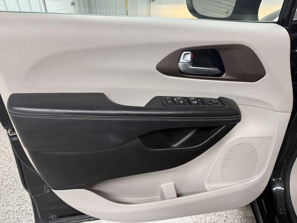 2021 Chrysler Voyager Image 20