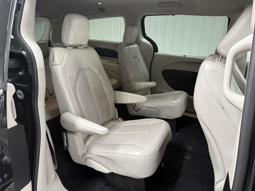 2021 Chrysler Voyager Image 34