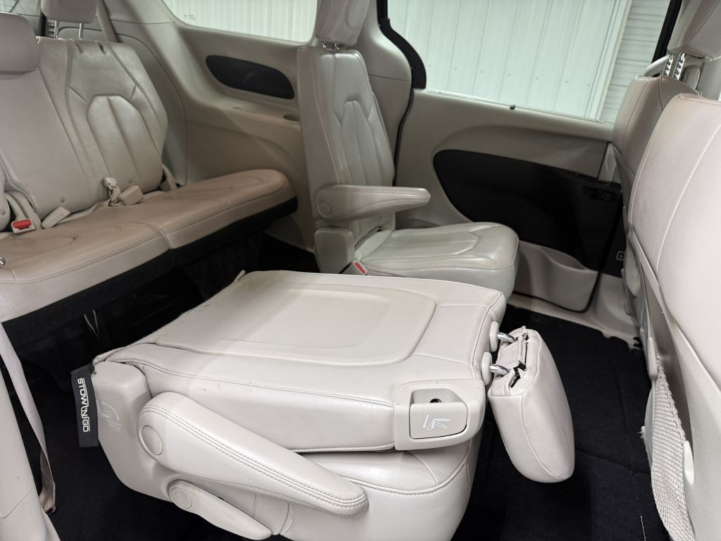 2021 Chrysler Voyager Image 38