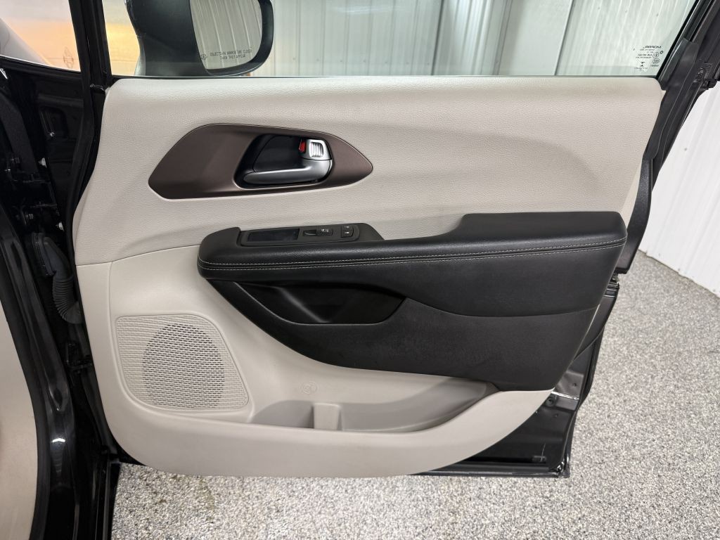 2021 Chrysler Voyager Image 41