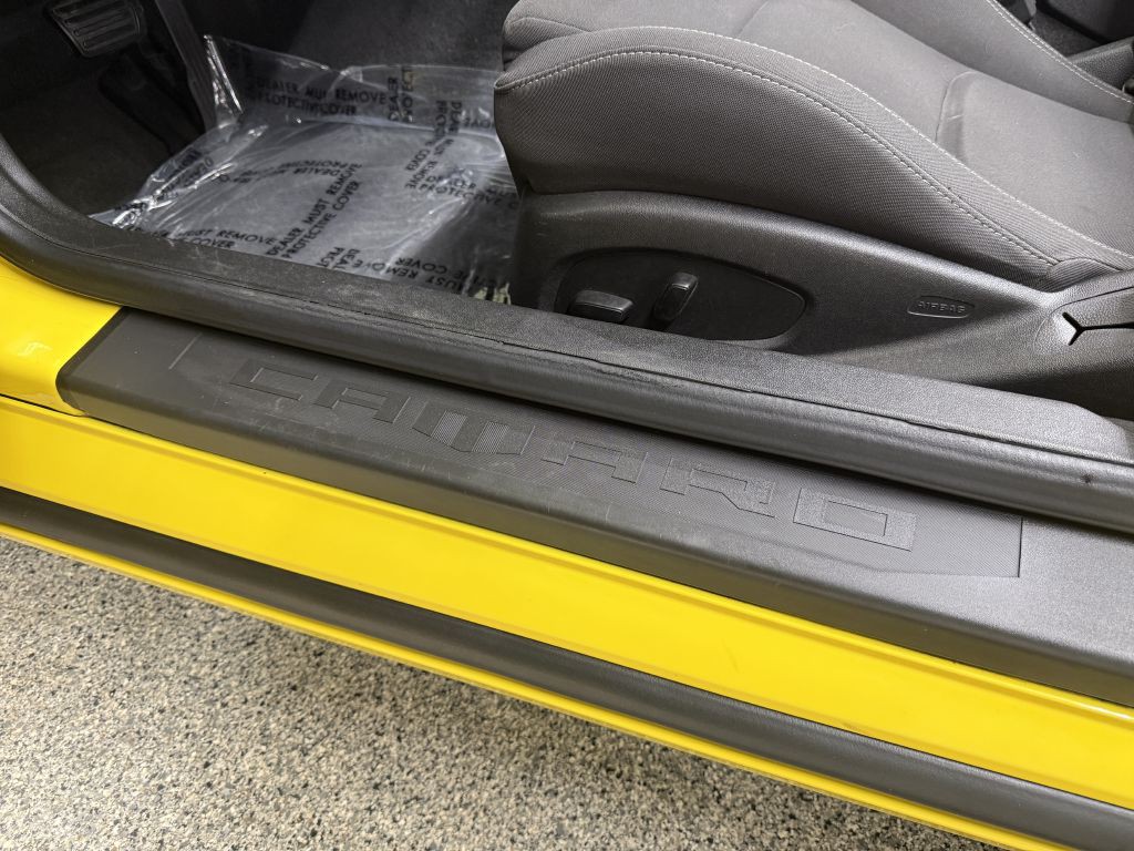 2017 Chevrolet Camaro Image 13