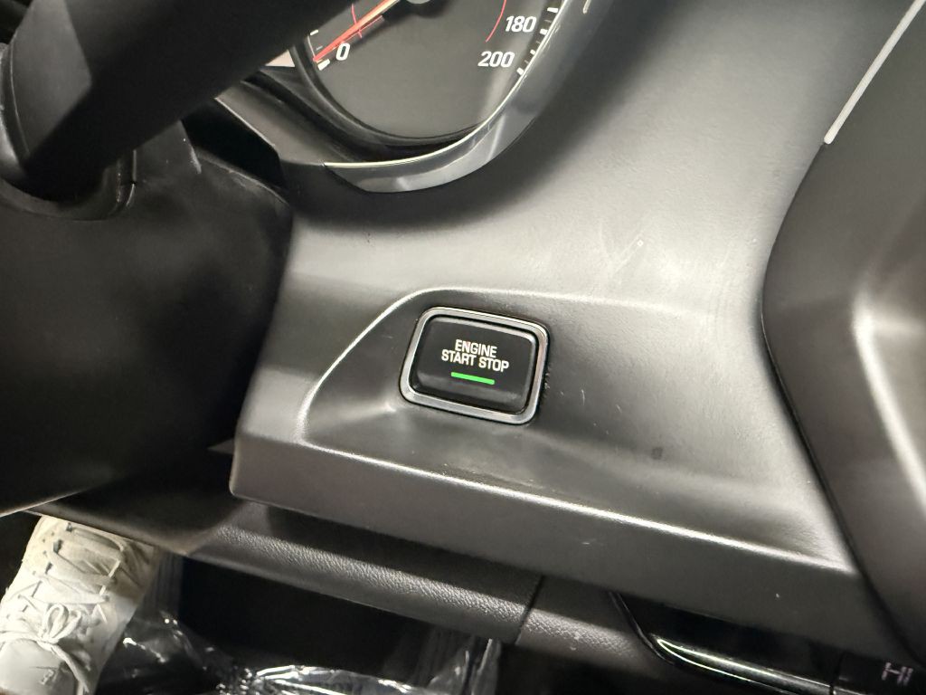 2017 Chevrolet Camaro Image 17