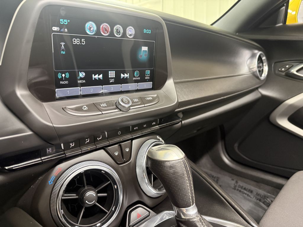 2017 Chevrolet Camaro Image 22