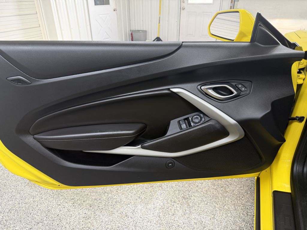 2017 Chevrolet Camaro Image 24
