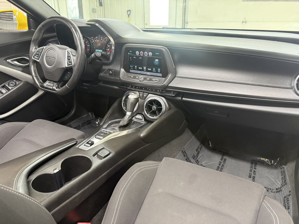 2017 Chevrolet Camaro Image 32