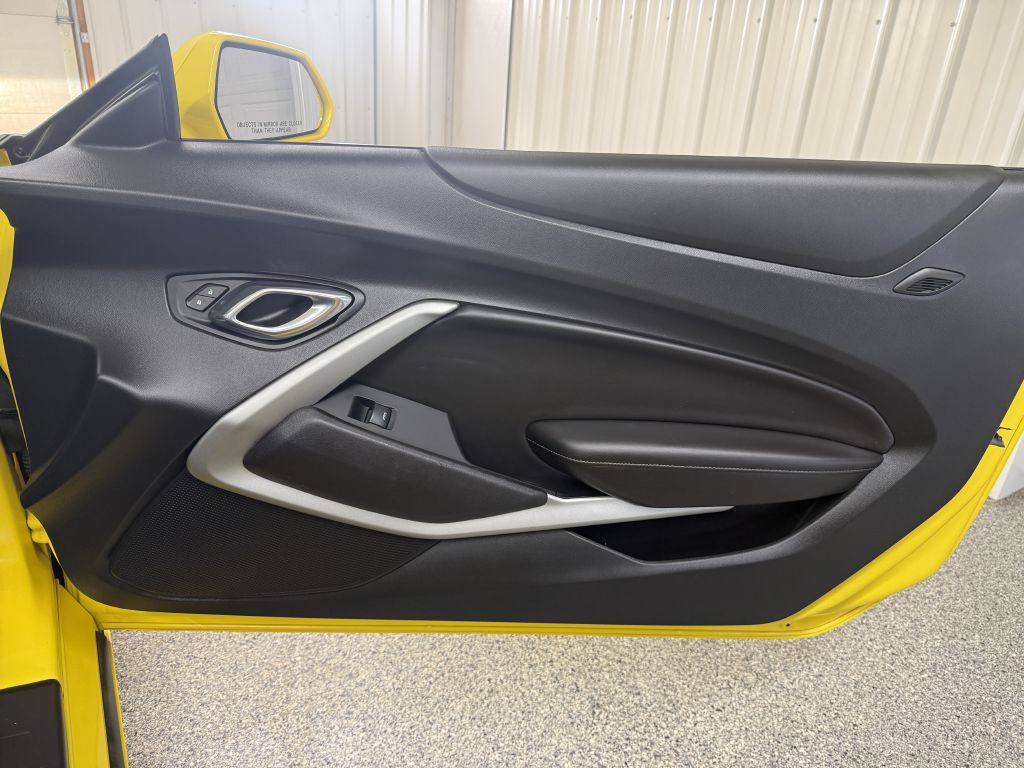 2017 Chevrolet Camaro Image 33