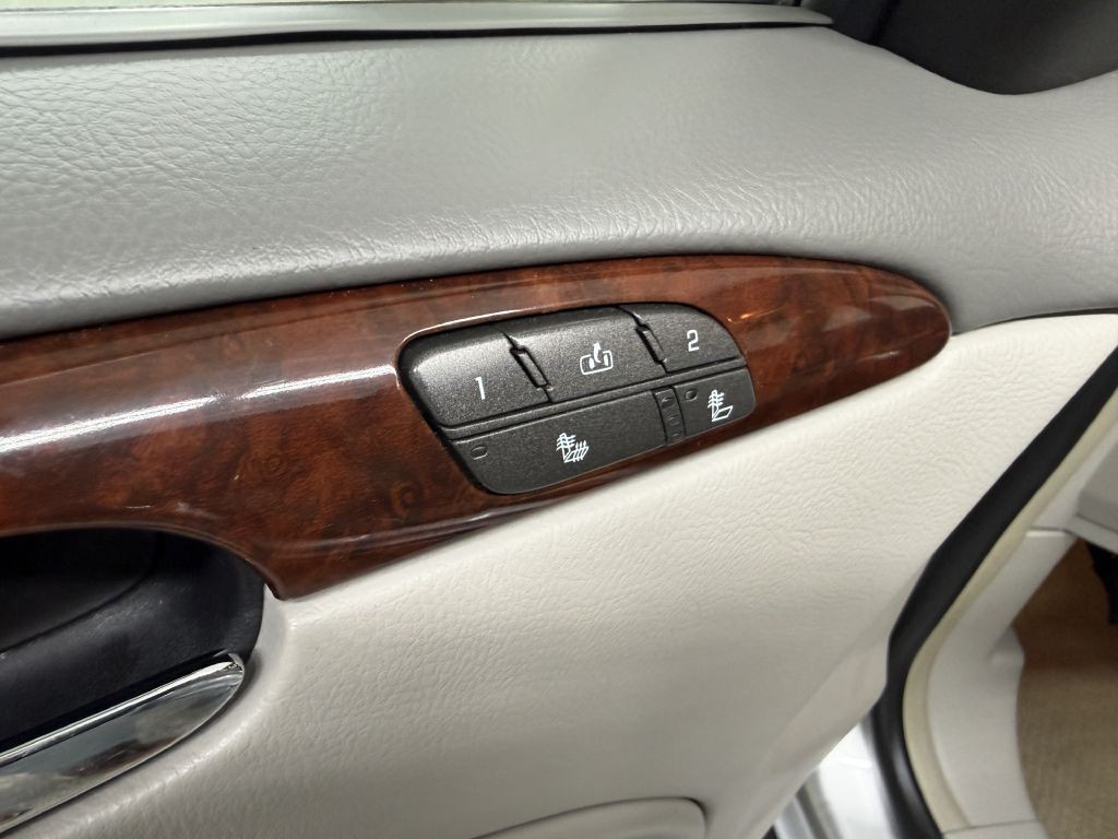 2009 Buick Lucerne Image 25