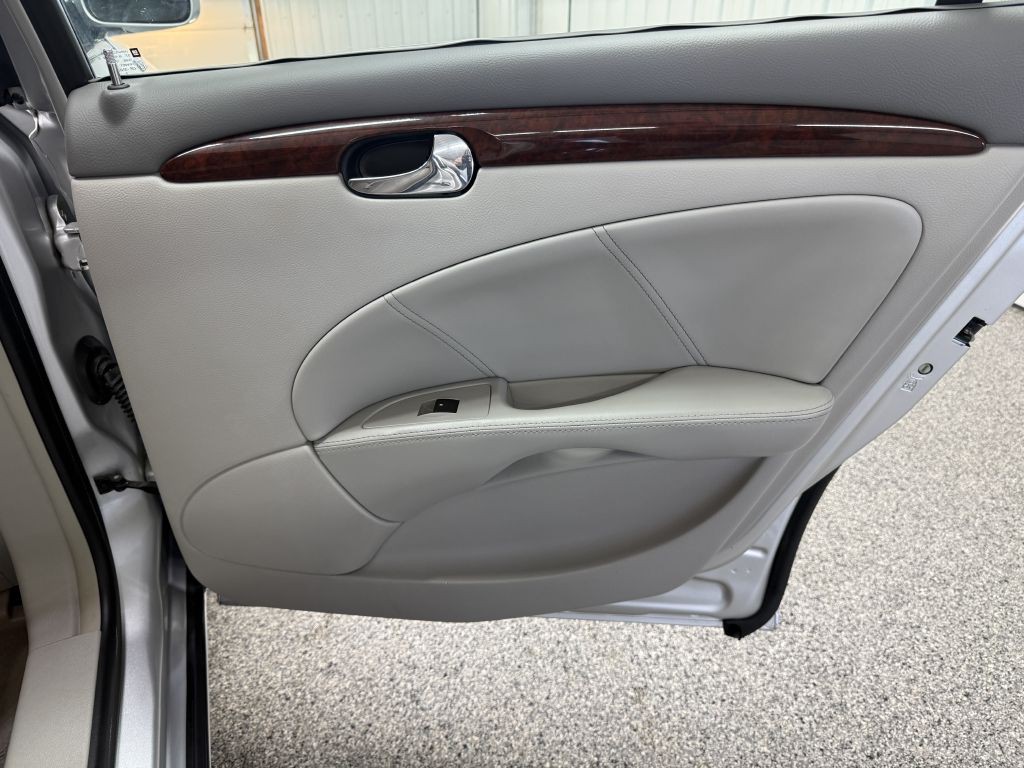 2009 Buick Lucerne Image 31