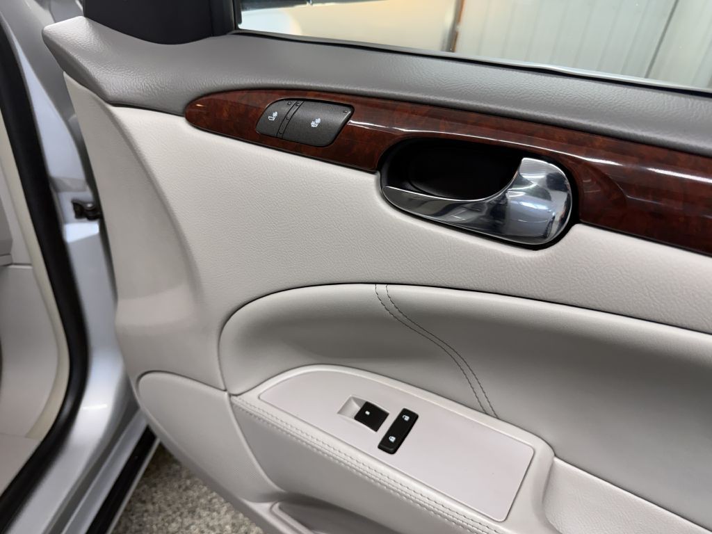 2009 Buick Lucerne Image 36