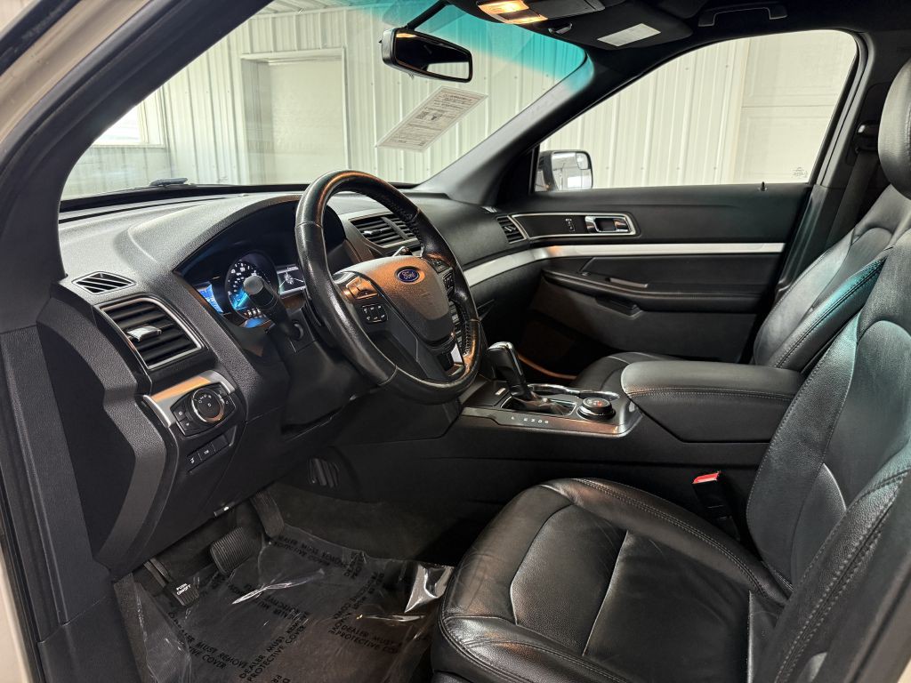 2017 Ford Explorer Image 9