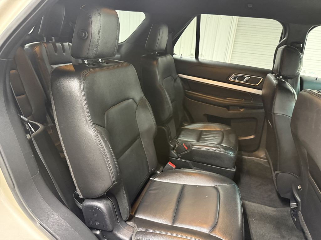 2017 Ford Explorer Image 32