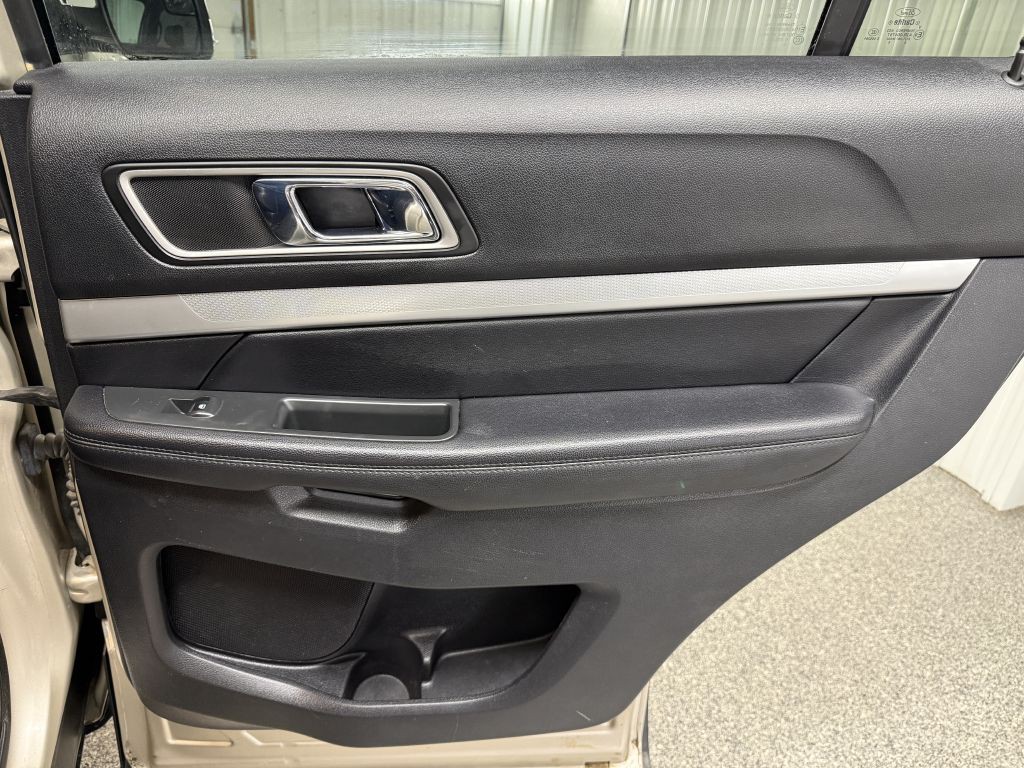 2017 Ford Explorer Image 34