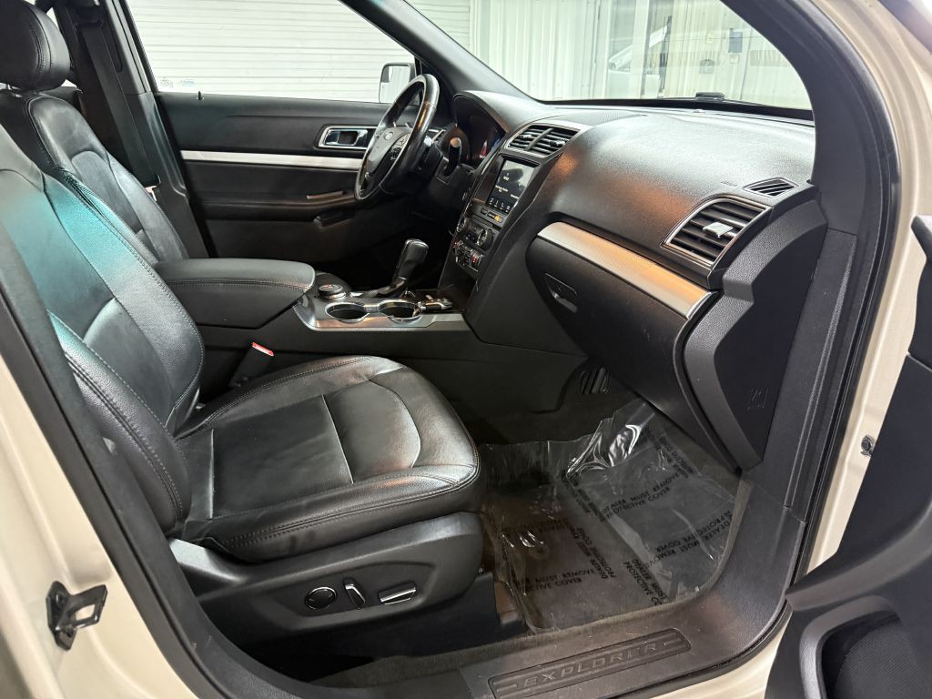 2017 Ford Explorer Image 35