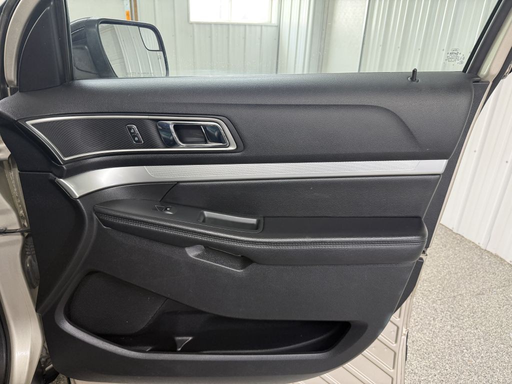 2017 Ford Explorer Image 38