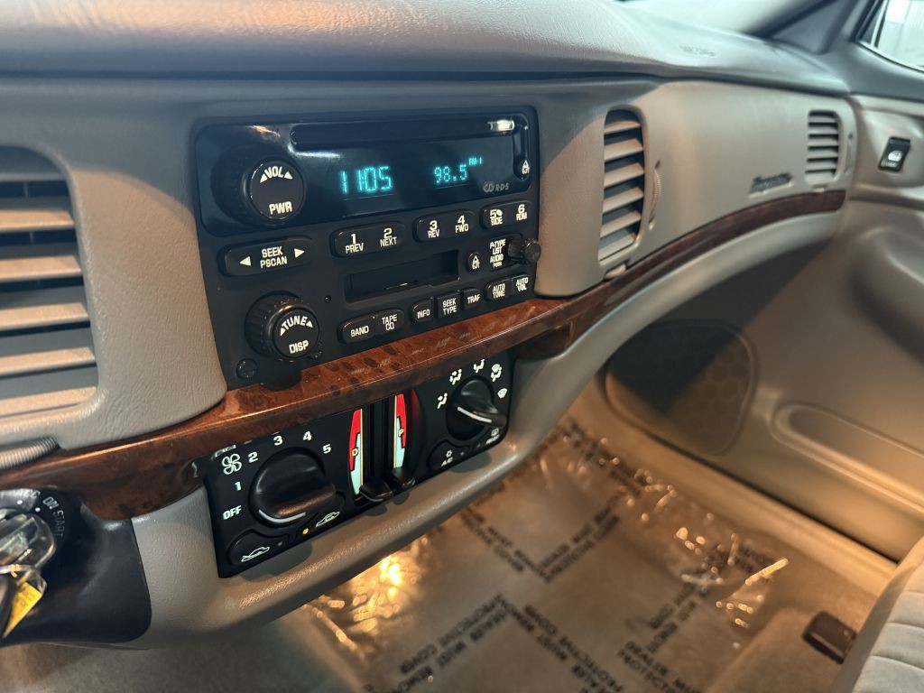 2003 Chevrolet Impala Image 17