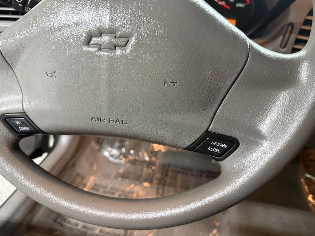 2003 Chevrolet Impala Image 24