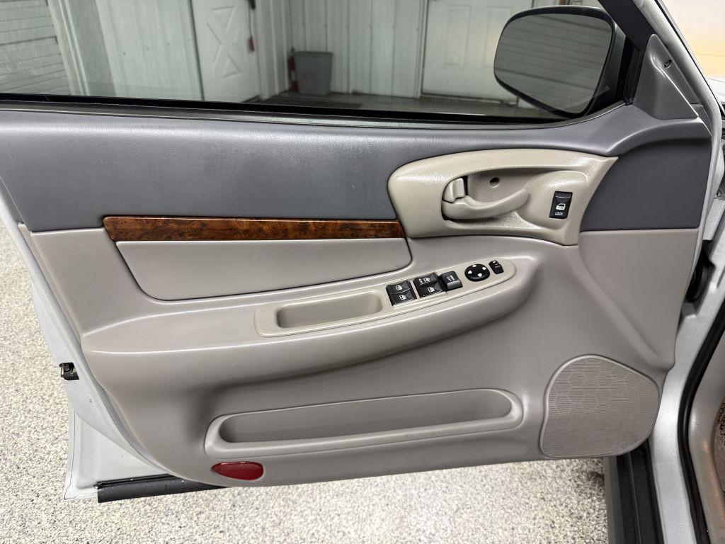 2003 Chevrolet Impala Image 25