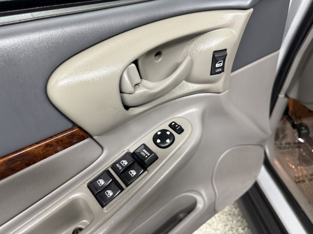 2003 Chevrolet Impala Image 26
