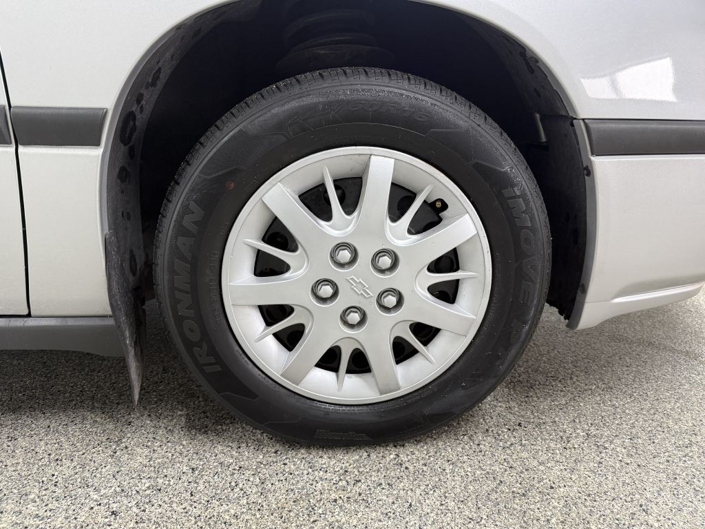 2003 Chevrolet Impala Image 40