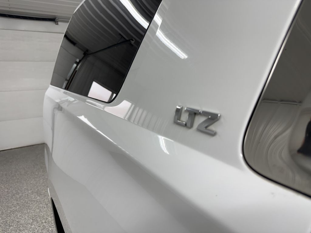 2015 Chevrolet Suburban Image 12