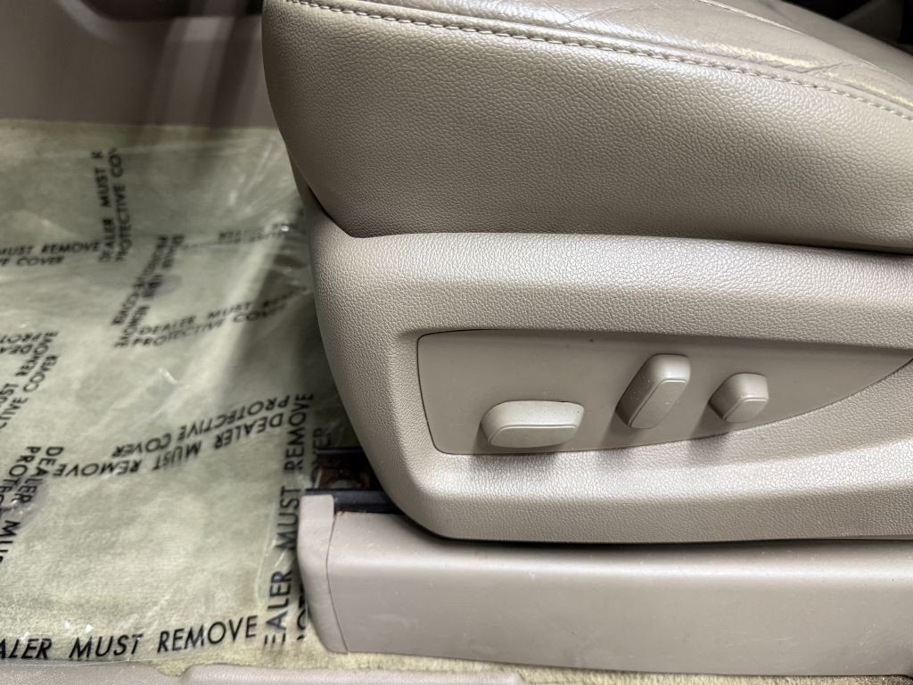 2015 Chevrolet Suburban Image 16