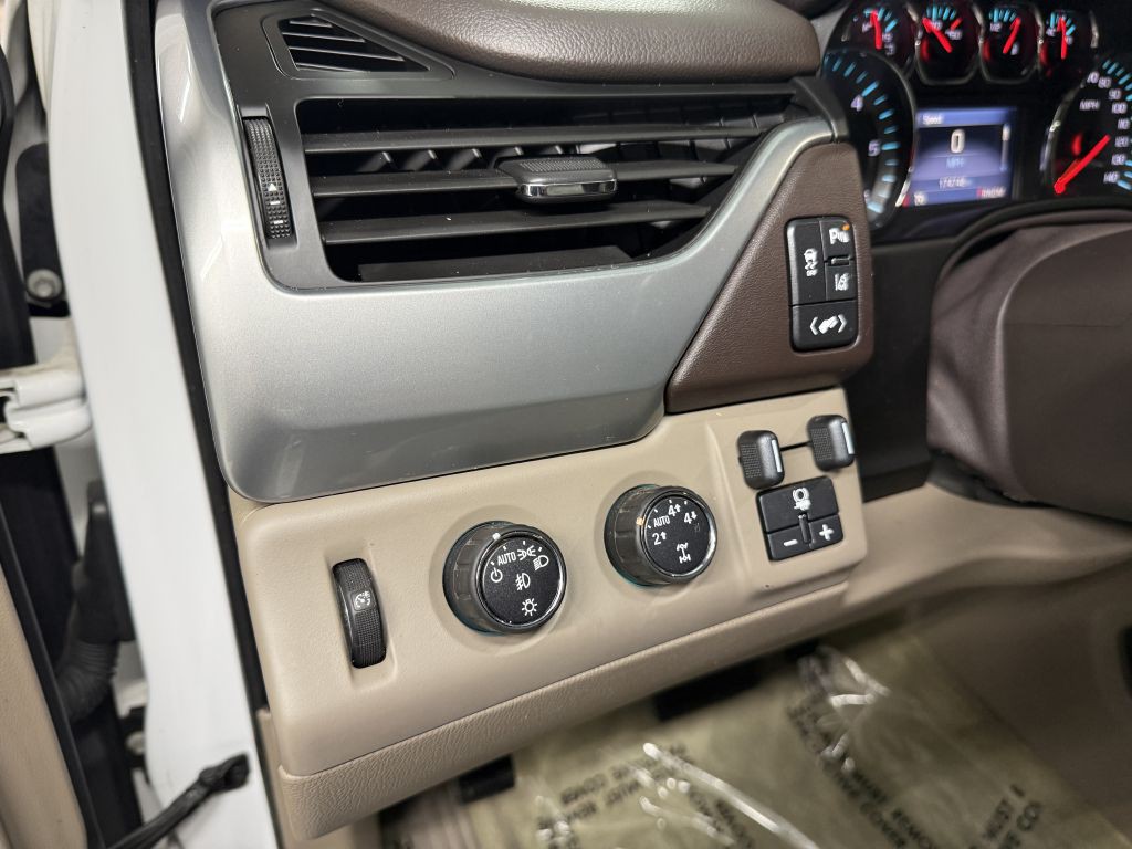 2015 Chevrolet Suburban Image 17