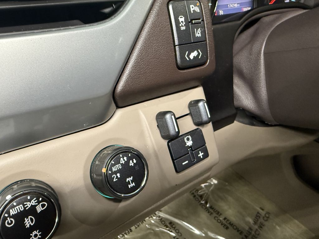 2015 Chevrolet Suburban Image 18