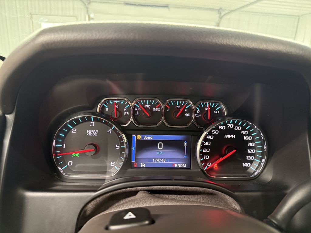 2015 Chevrolet Suburban Image 19