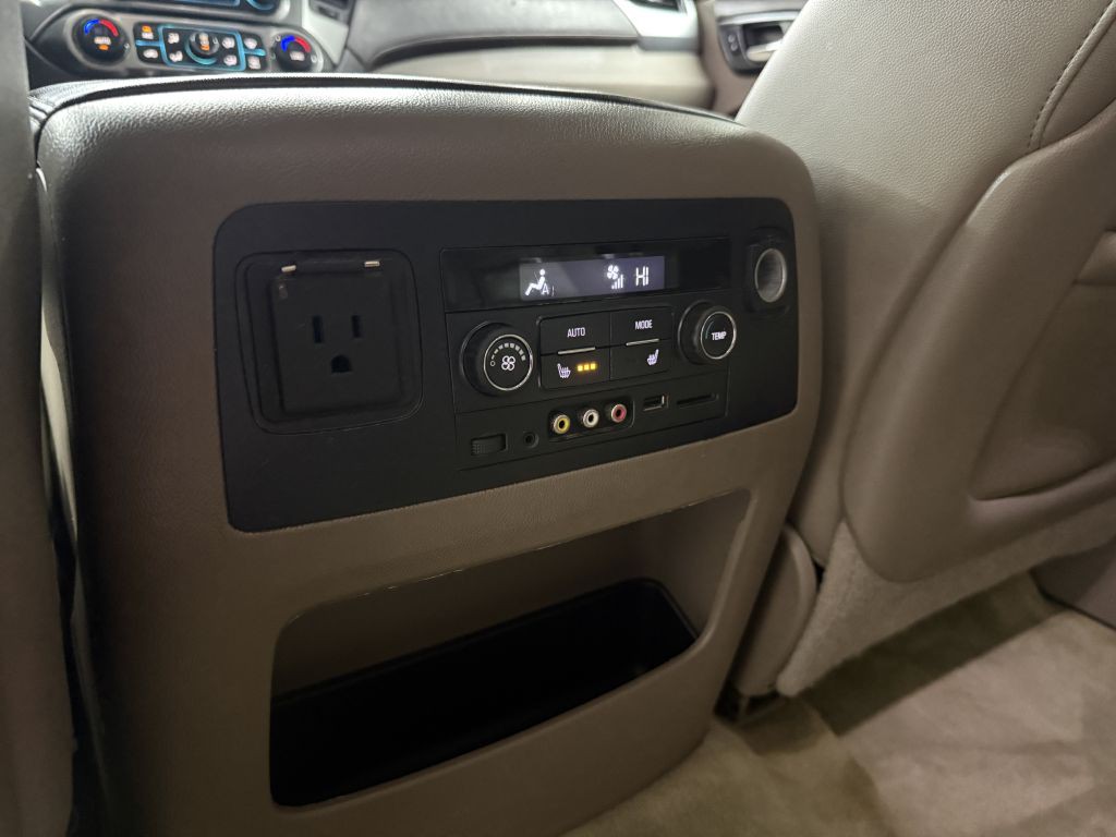 2015 Chevrolet Suburban Image 33