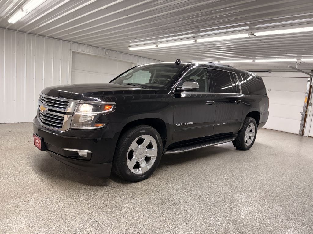 2017 Chevrolet Suburban Image 3