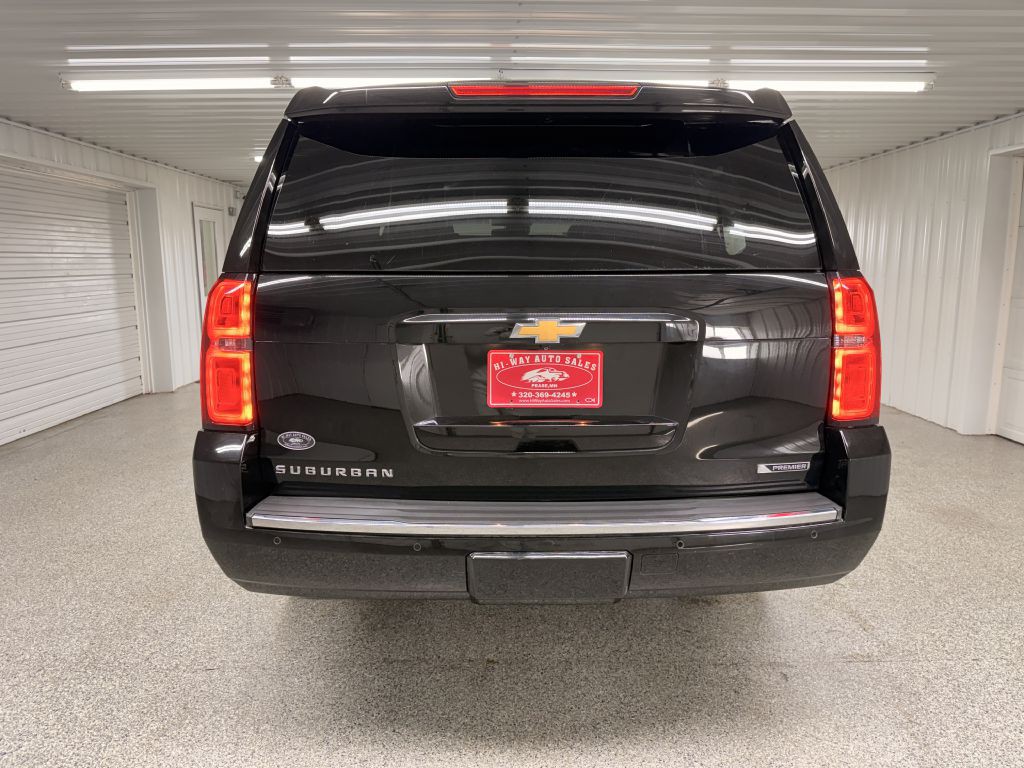 2017 Chevrolet Suburban Image 5