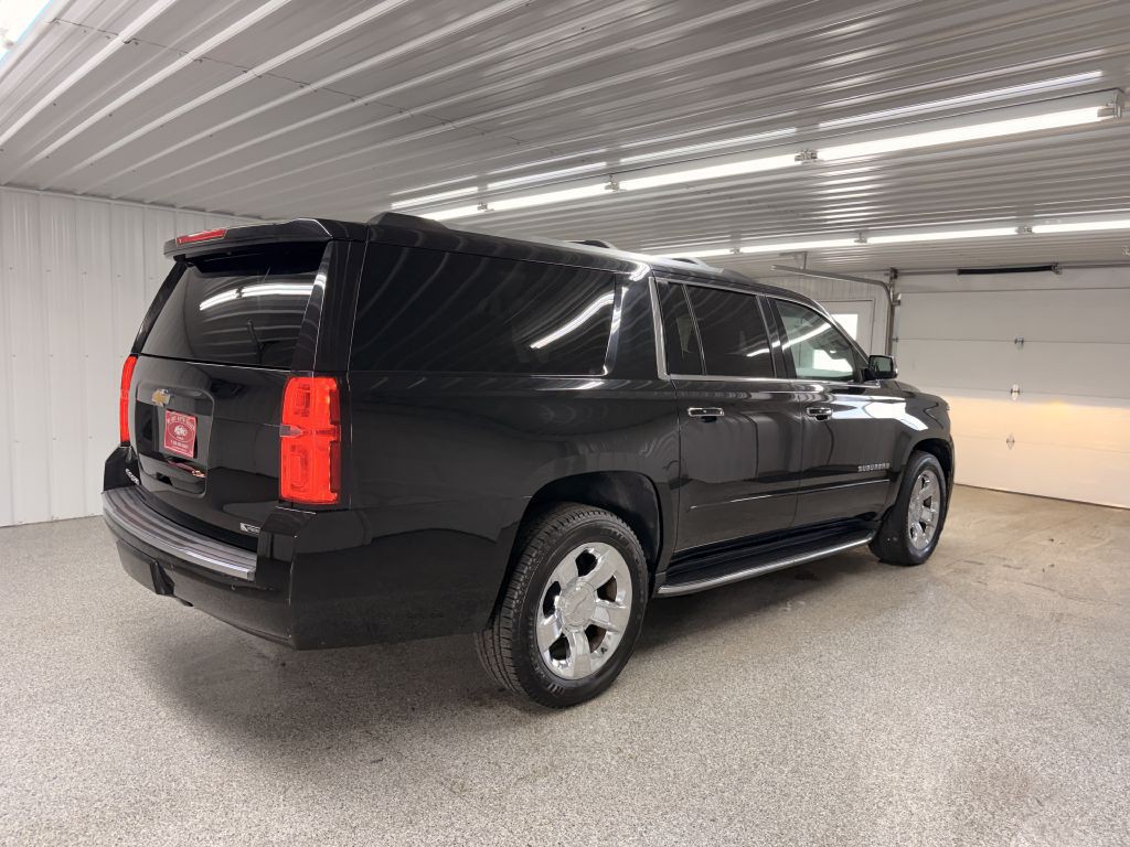 2017 Chevrolet Suburban Image 6