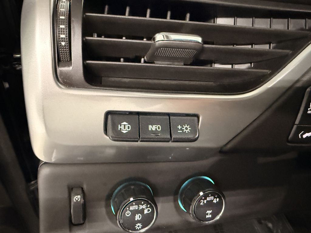 2017 Chevrolet Suburban Image 17