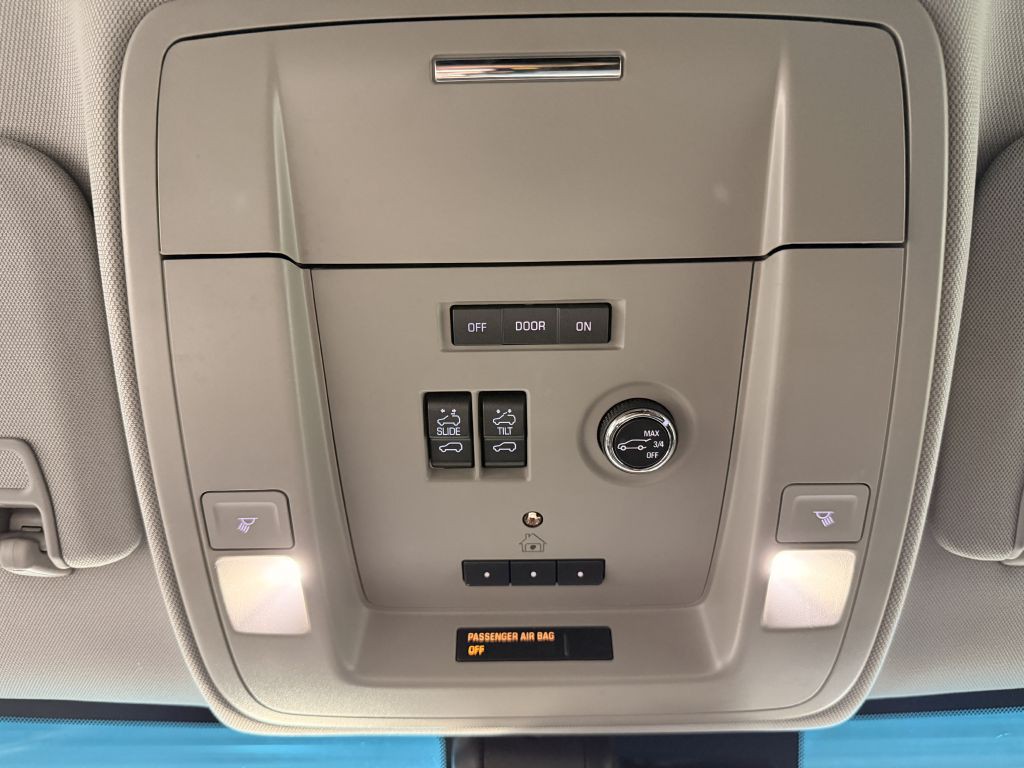 2017 Chevrolet Suburban Image 25