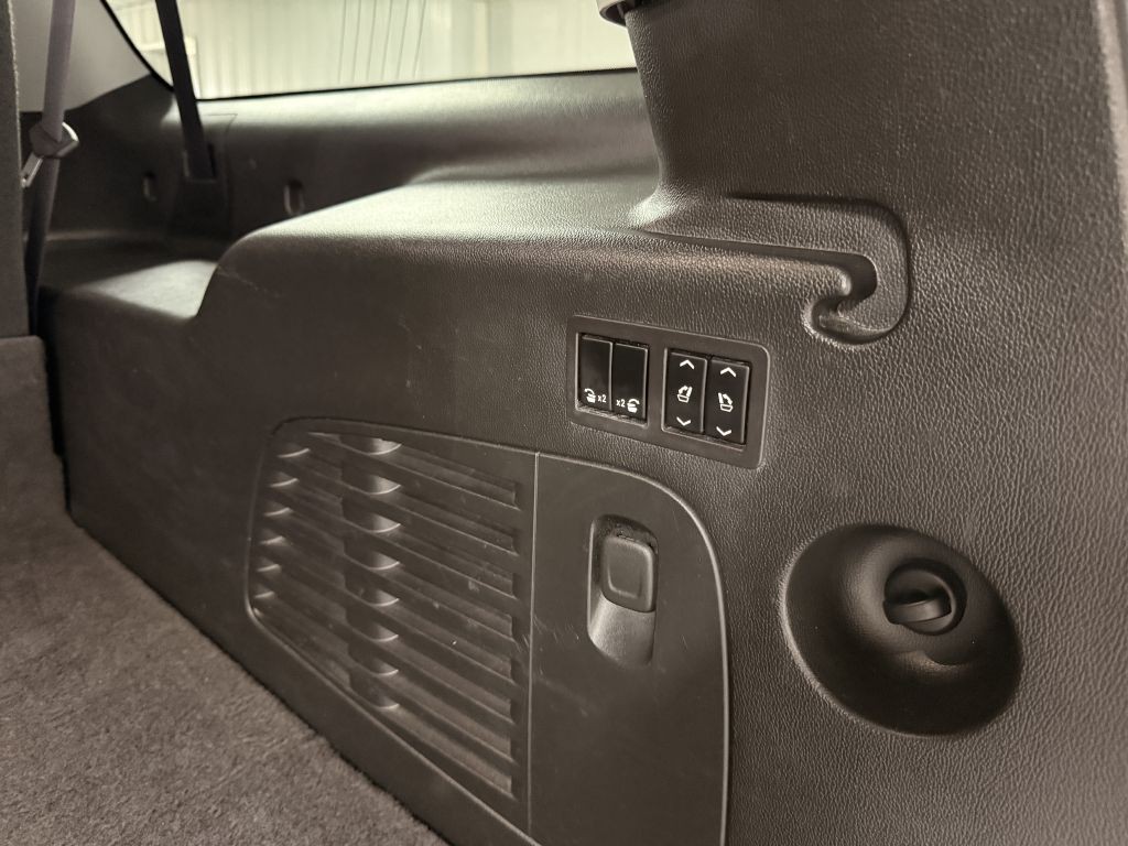 2017 Chevrolet Suburban Image 38