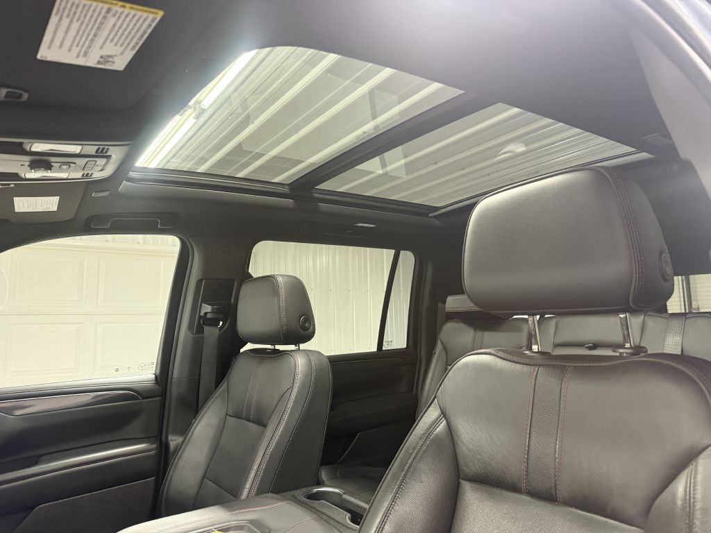 2021 Chevrolet Suburban Image 12
