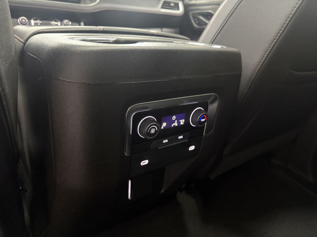 2021 Chevrolet Suburban Image 24